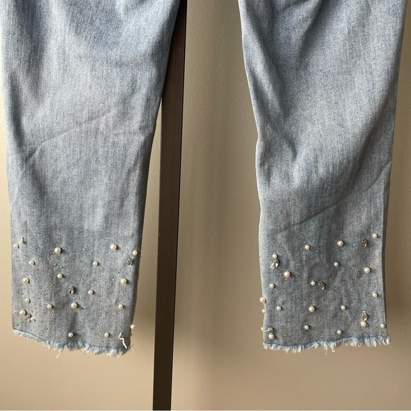 Frank Lyman Pearl Rhinestone Embellished Light Wash Denim Jeans Size Medium - Picture 2 of 8